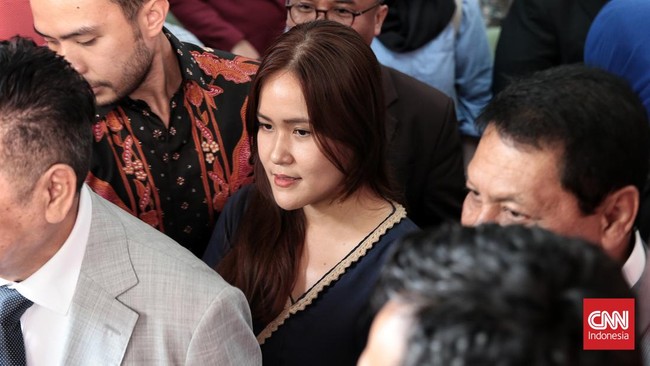 Serah terima Jessica Wongso kepada pihak kuasa hukumnya, termasuk Otto Hasibuan, terjadi di Balai Pemasyarakatan (Bapas) Kelas I Jakarta Timur. (CNN Indonesia / Andry Novelino)