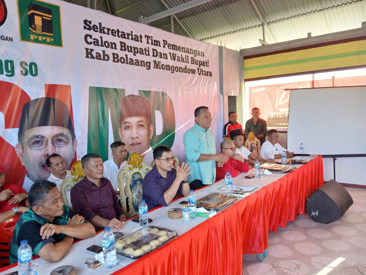 Ketua Tim Pemenangan SJL-MAP, Depri Pontoh saat Rapat pembentukan tim di Penginapan Rafika, Desa Boroko, Kecamatan Kaidipang, Minggu (13/09/2024). (Foto : Dok)