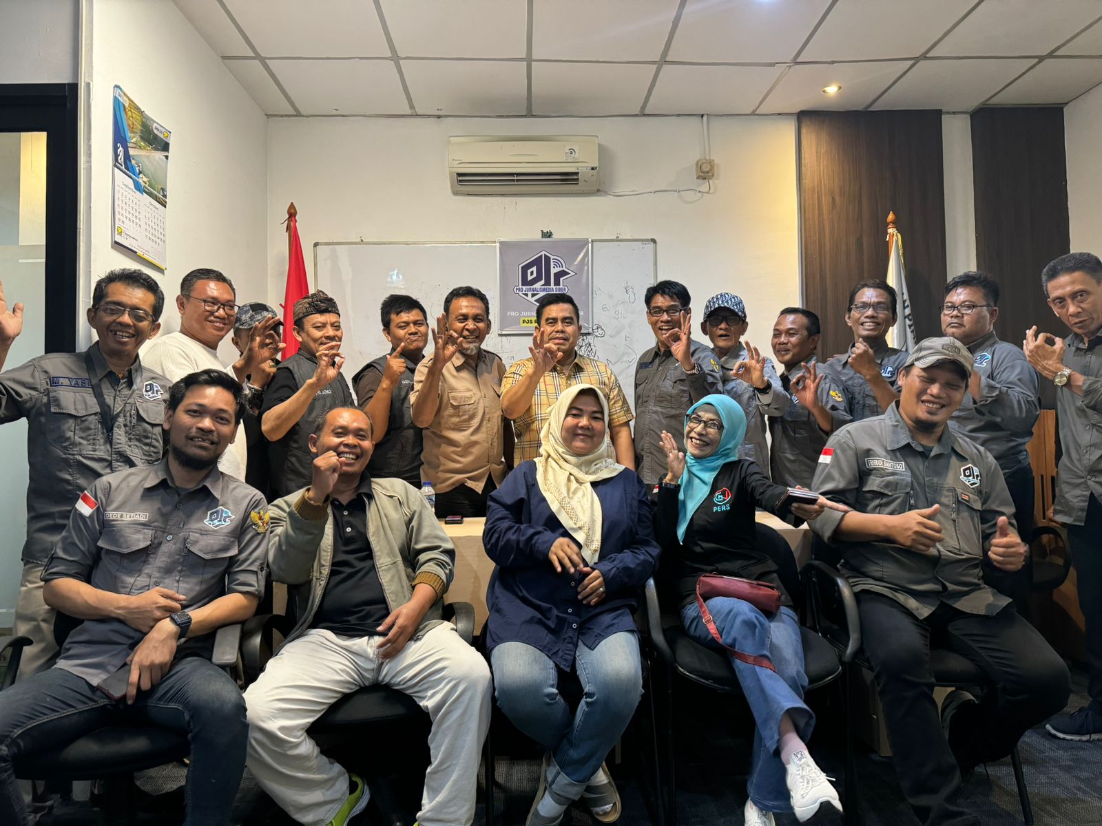 Suasana foto bersama Pengurus DPP PJS dengan peserta Rakorsus ke-2 yang berlangsung di kantor DPP PJS Kemayoran Jakarta Pusat, Rabu (18/09/2024). (Foto : Dok. PJS)