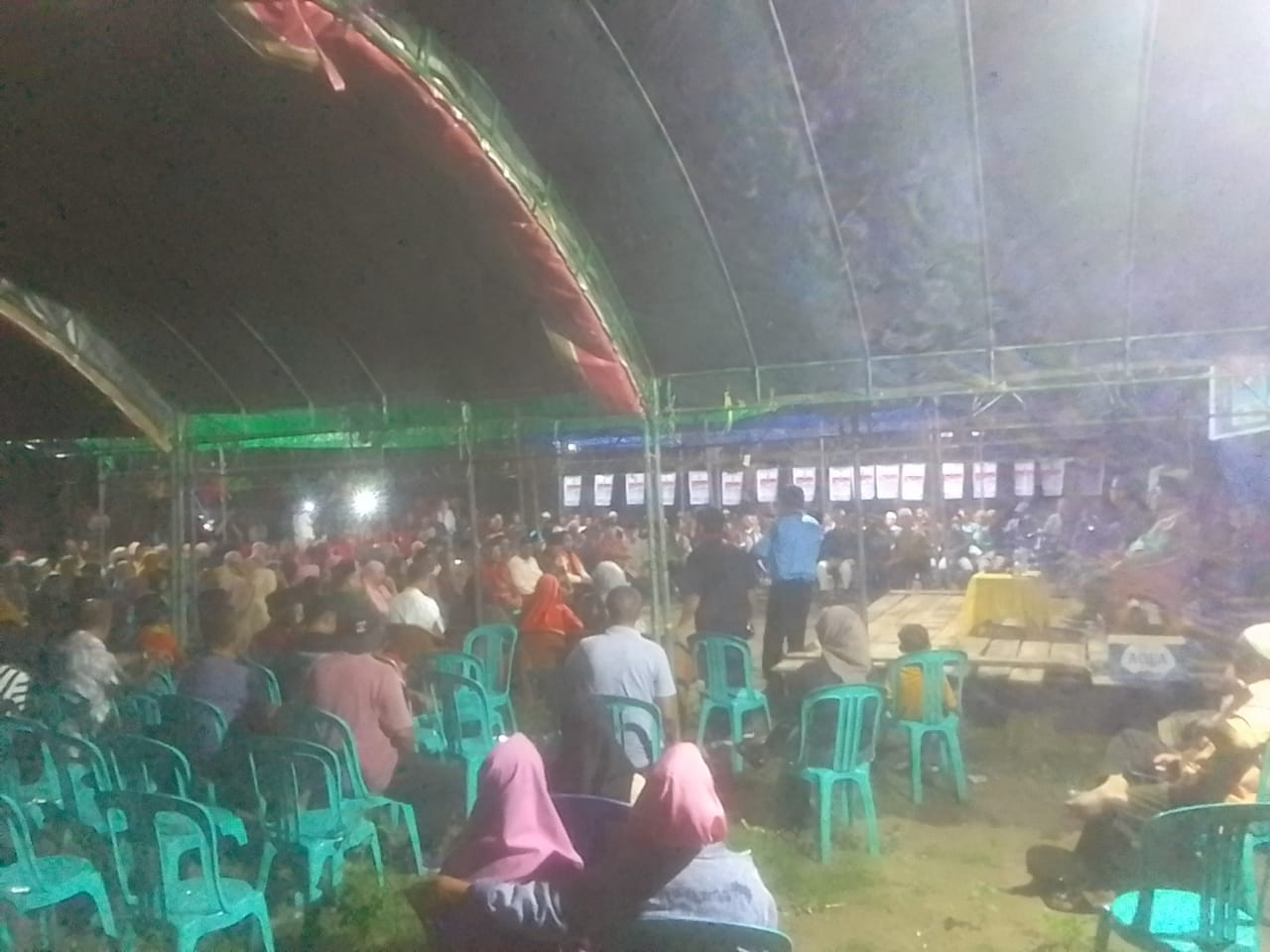 Pendukung Naga Bonar membludak di Desa Lakea 1.(Foto : Republish.id)