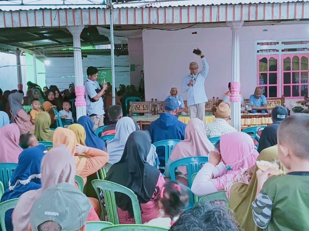 Kampanye Roni-Adnan di Desa Pilomonu, Kecamatan Mootilango disambut antusias masyarakat, Kamis (17/10/2024). (Foto : Tim : Pemenangan)