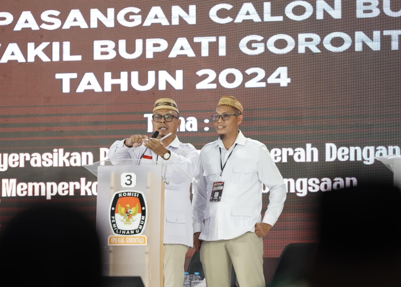 Pasangan Roni-Adnan saat menyampaikan visi misi pada debat putaran ke dua, rabu (13/11/24).(Foto : Dok. Tim Pemenangan)