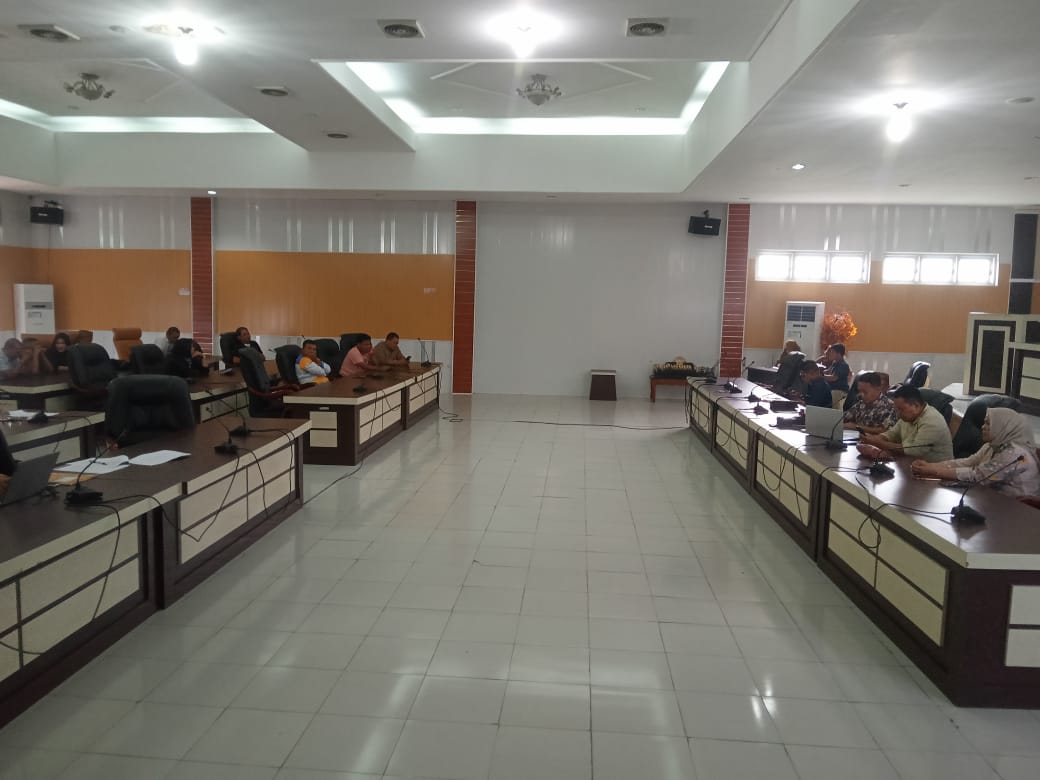Komisi 1 DPRD Gorut menggelar pertemuan guna membahas persoalan PPPK pada Senin (13/01/2025). (Foto : Ist)