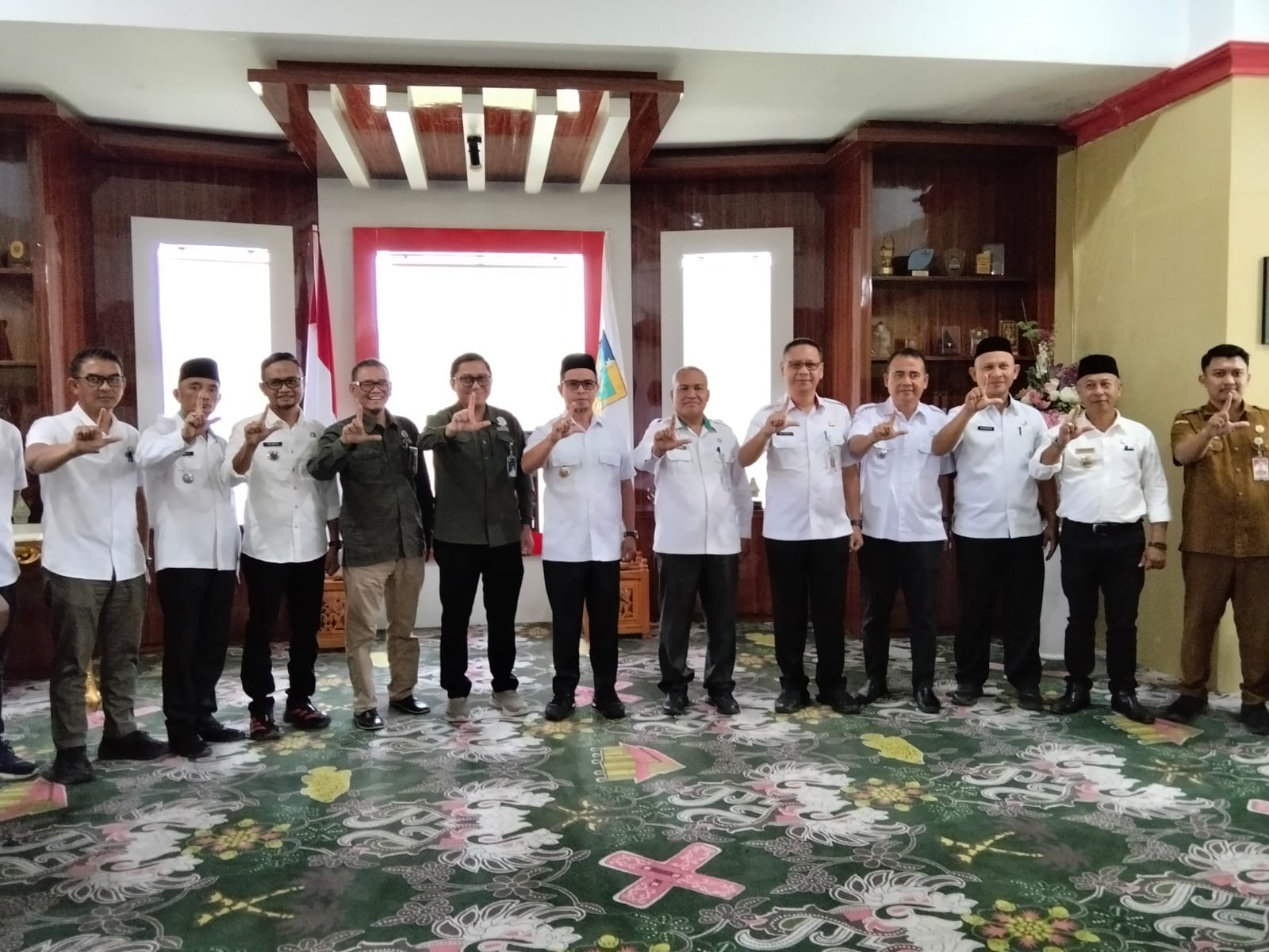Suasana foto bersama bersama jajaran Pemkab Boltara dan Panitia Tata Batas (PTB) dalam rangka penyelesaian penguasaan tanah di daerah tersebut, Rabu (11/3/2026). (Foto: Jefri/Republish.id)