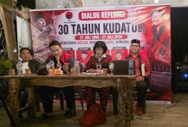 Tampak Sekertaris DPC PDI Perjuangan Safrizal Walahe,. SH,.MH saat memberikan materi di acara dialog peringati 30 tahun kudatuli dan bersama narasumber lainnya. (Doc . Jefri Republish.id)