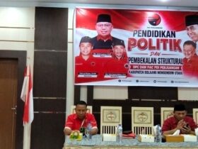Ketua DPC PDI Perjuangan Bolmut, Drs. Amin Lasena, MA, saat memberikan sambutan dalam kegiatan pendidikan politik sekaligus pembekalan struktural bagi jajaran DPC dan PAC se-Kabupaten Bolmut, Rabu (12/8/2026)./Republish.id