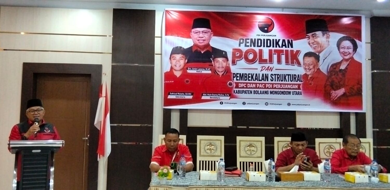 Ketua DPC PDI Perjuangan Bolmut, Drs. Amin Lasena, MA, saat memberikan sambutan dalam kegiatan pendidikan politik sekaligus pembekalan struktural bagi jajaran DPC dan PAC se-Kabupaten Bolmut, Rabu (12/8/2026)./Republish.id