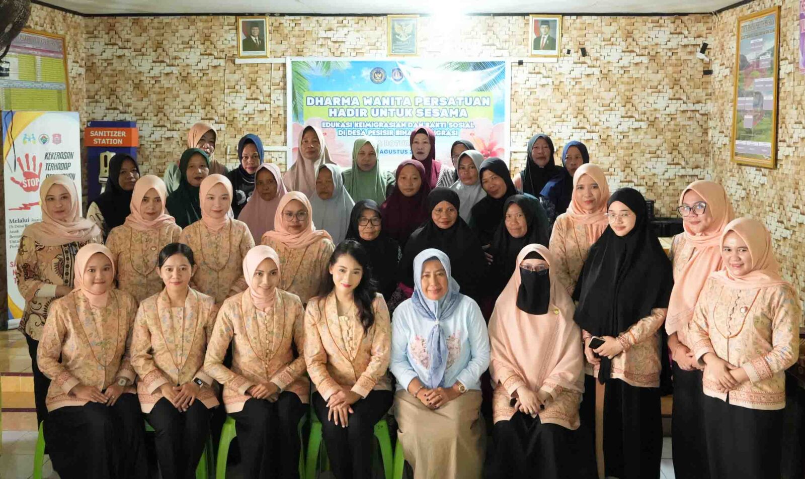 Sinergi Dharma Wanita Persatuan (DWP) Imigrasi Gorontalo dan PIMPASA hadirkan Bakti Sosial yang nyata untuk Desa Binaan di Bone Bolango.(Foto: Imigrasi Gorontalo)