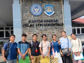 Imigrasi Gorontalo periksa dokumen 10 mahasiswa asing di Universitas Negeri Gorontalo.(Foto: Dok. IMigrasi Gorontalo)