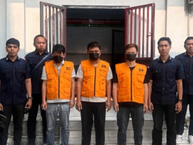 Kantor Imigrasi Kelas I TPI Gorontalo bersama dengan Kantor Wilayah Direktorat Jenderal Imigrasi Gorontalo Deportasi Warga Negara Asing Asal Cina yang Menyalahgunakan Izin Tinggal di Wilayah Kabupaten Gorontalo.(Foto: Dok. Imigrasi Gorontalo)