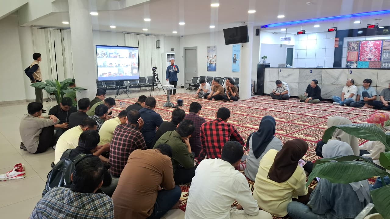 BRI Gorontalo menggelar doa bersama untuk memperkuat spiritualitas dan kebersamaan insan BRIlian.(Foto: Dok. BRI)